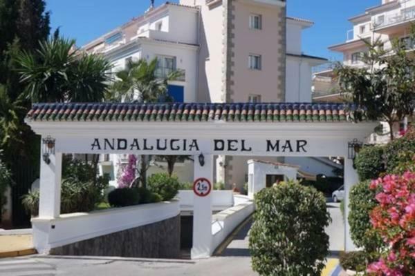 Appartamento Impresionante Loft En Puerto Banus A Pie De Playa Marbella Esterno foto